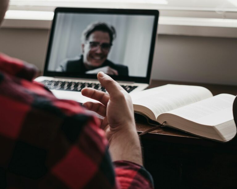 Lire la suite à propos de l’article Pourquoi choisir la thérapie en ligne ? Les 5 avantages